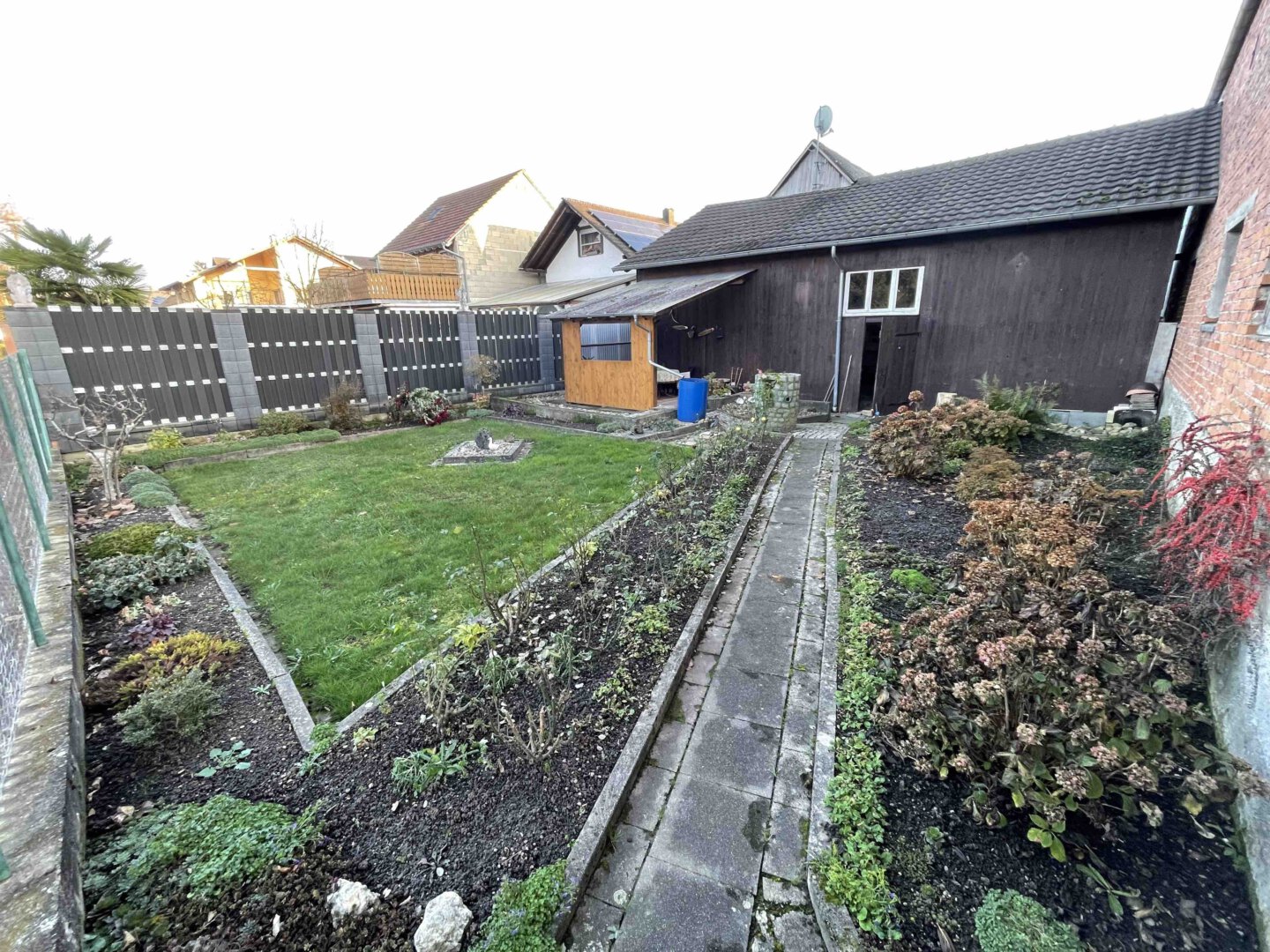 Garten - Blick zur Scheune